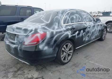 2019 Mercedes-Benz C 300 z USA, uszkodzony, nr VIN 55SWF8DB5KU317620